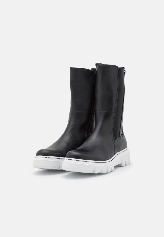 Platform Boots Black/White Gabor
