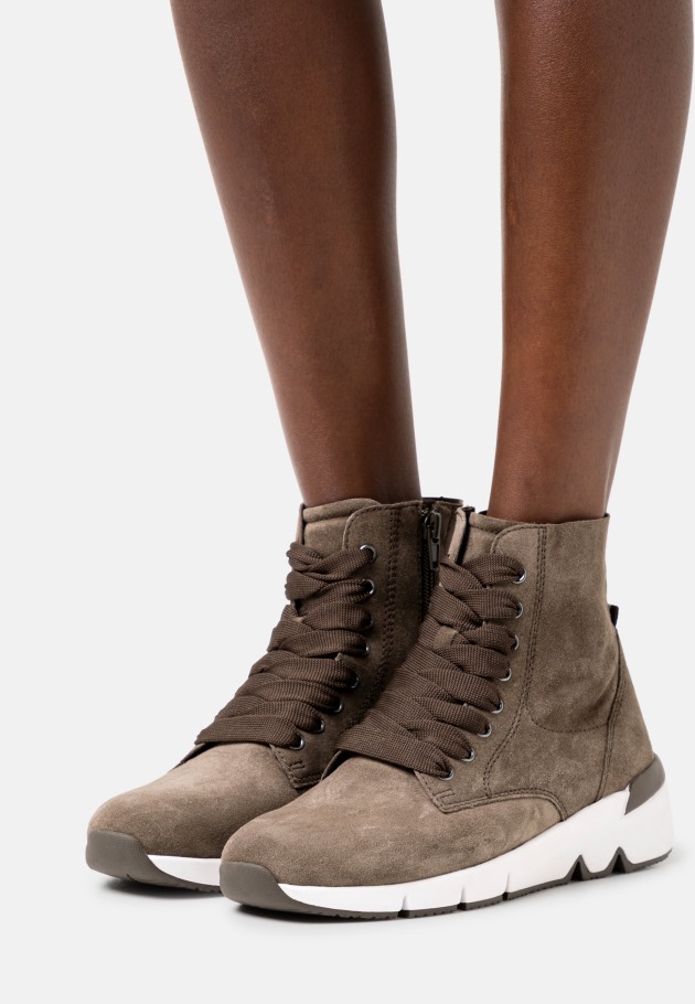 Platform Boots Black/White Gabor