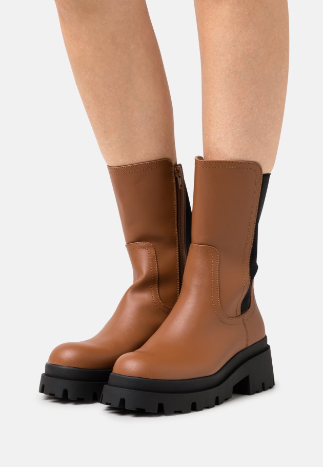 Platform Boots Gabor White/Black